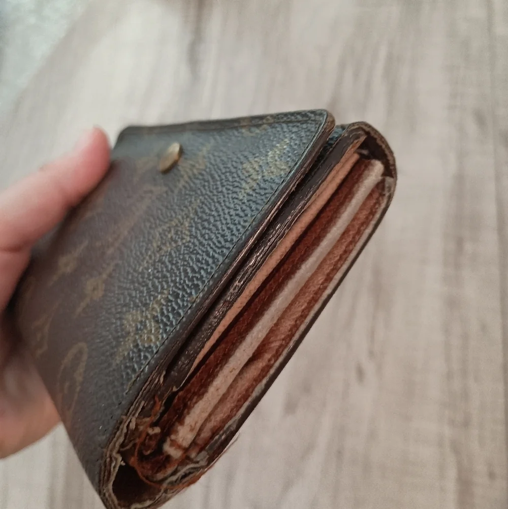 Louis Vuitton Monogram Porte Monnaie Billets Tresor Wallet